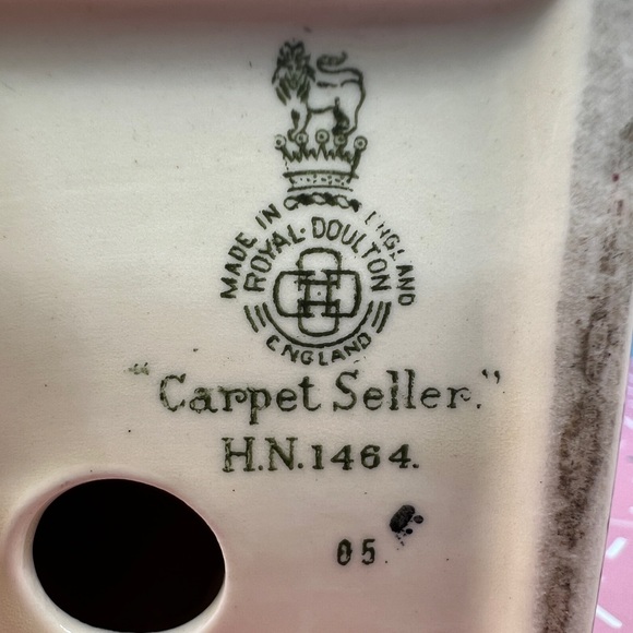 Royal Doulton Vintage Figurine “The Carpet Seller” HN 1464 Excellent Condition - Picture 15 of 16